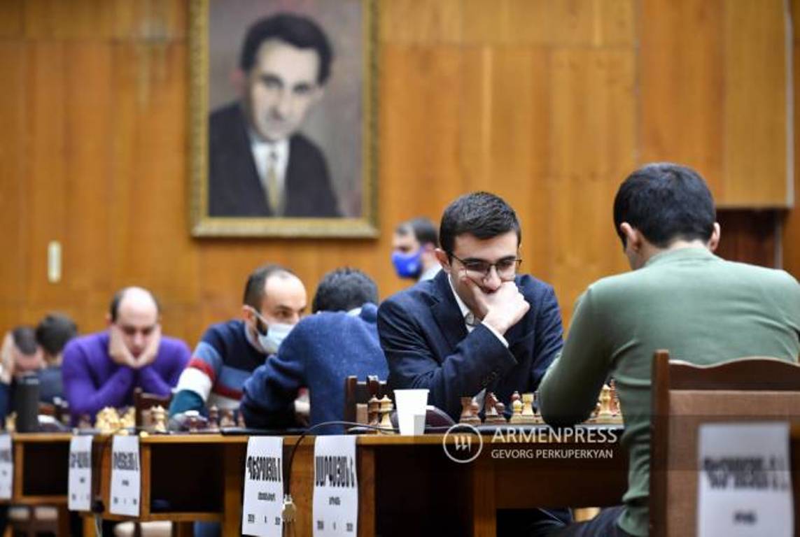 Чемпион Армении по шахматам турнир начал с победы