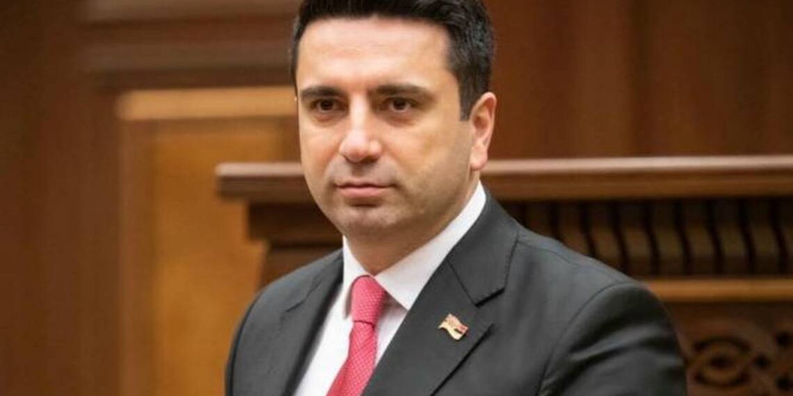 Ален Симонян наградил сенатора США Эдварда Марки, членов Палаты представителей Дэвида Прайса и Верна Бюкенана