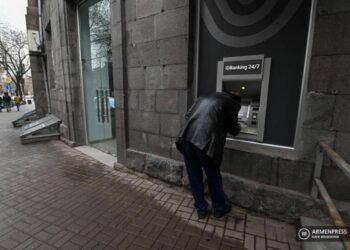 Сделки, превышающие 300 000 драмов, будут осуществляться безналичным способом: Парламент принял законопроект