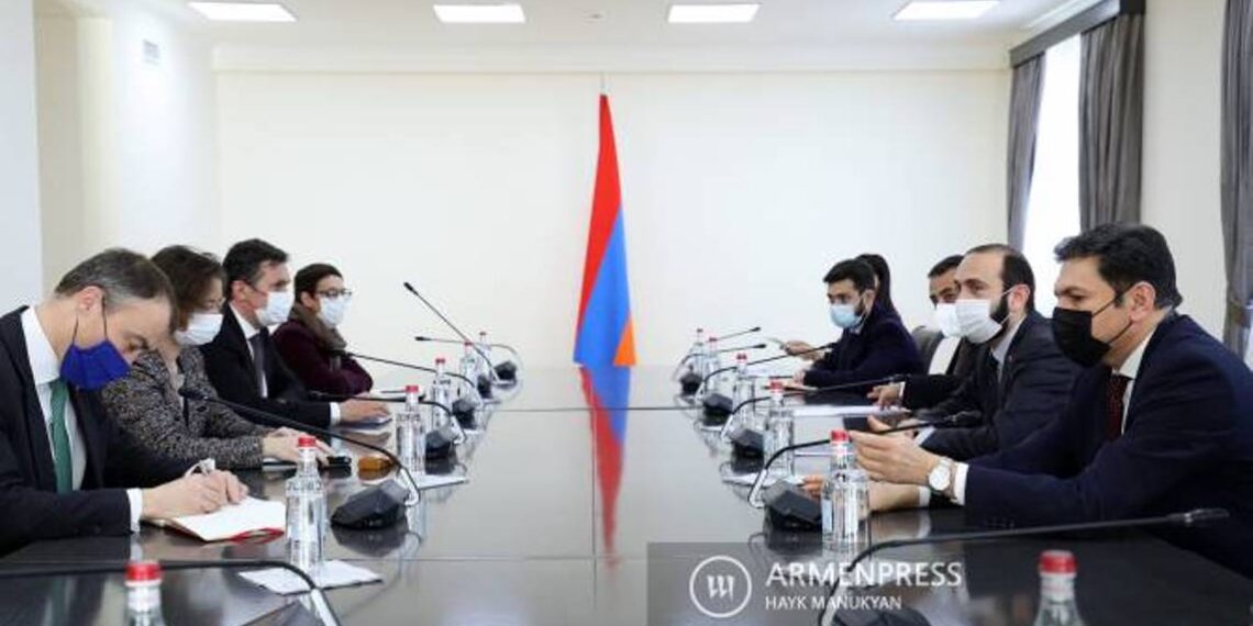 Арарат Мирзоян и члены делегации ЕС обсудили шаги по повышению уровня безопасности на армяно-азербайджанской границе