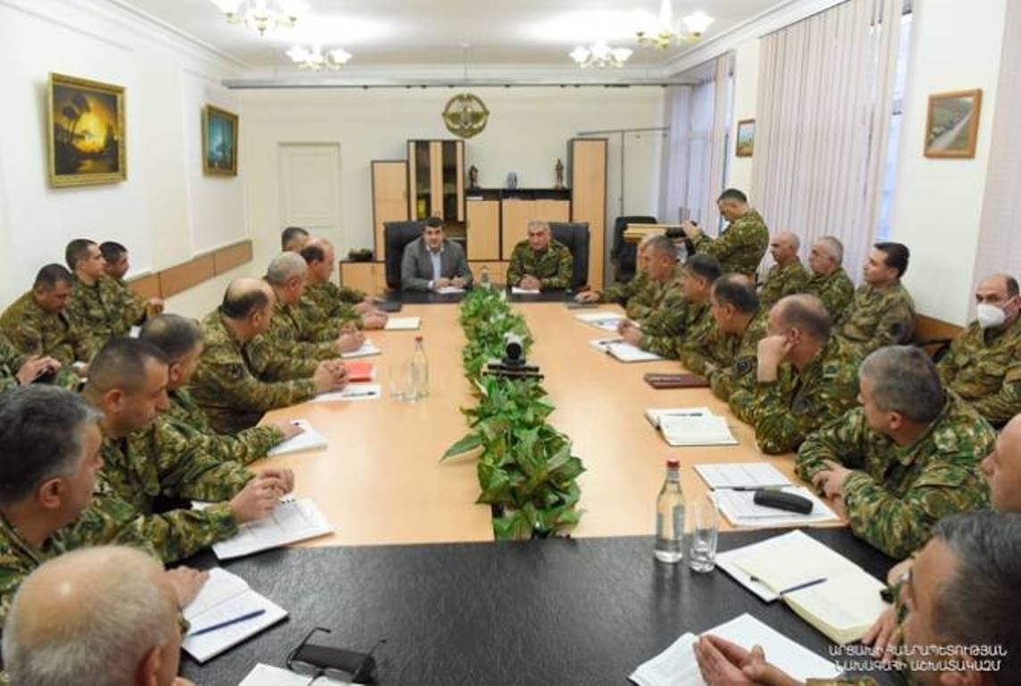 Президент Арцаха принял участие в заседании Военного совета в Министерстве обороны