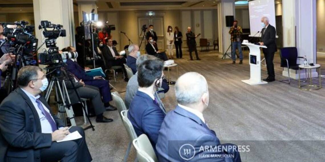 Министр ВТП считает, что развитие экономики без искусственного интеллекта невозможно