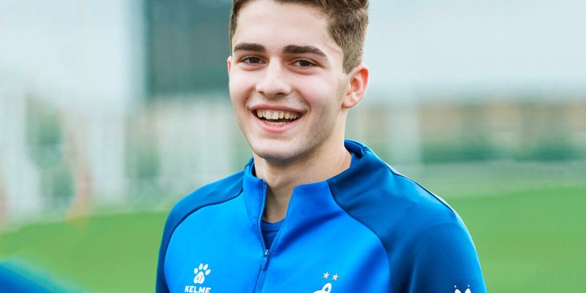 УЕФА включила Захаряна в список молодых футбольных звезд