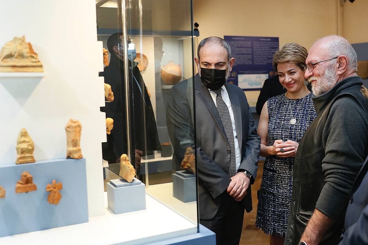 Никол Пашинян и Анна Акопян посетили Музей истории Армении