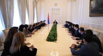 Ален Симонян встретился с сотрудниками Аппарата президента