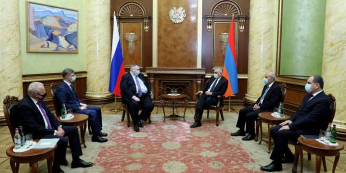 Мгер Григорян и Алексей Оверчук обсудили перспективы восстановления транспортных коммуникаций Южного Кавказа