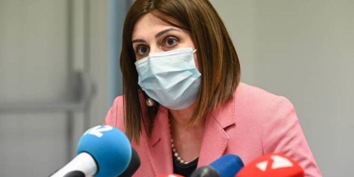 Около 80% госпитализированных ковидных больных заражены штаммом «омикрон»: министр