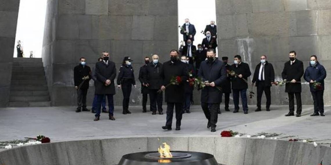 Делегация во главе с министром внутренних дел Грузии посетила Мемориал жертв Геноцида армян