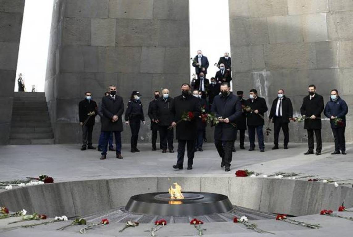Делегация во главе с министром внутренних дел Грузии посетила Мемориал жертв Геноцида армян