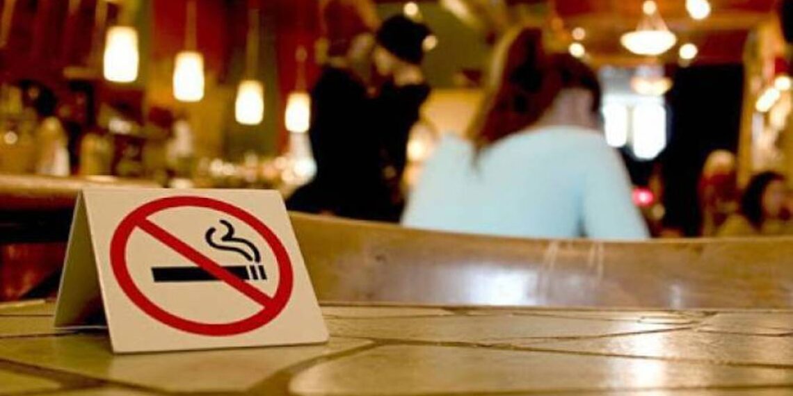 С 15 марта в закрытых и открытых помещениях общественного питания вводится запрет на употребление табачных изделий