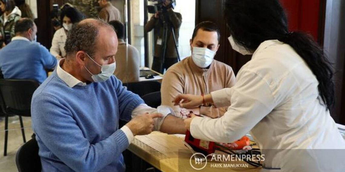 В Армении полную вакцинацию от COVID-19 прошли 858 981 человек