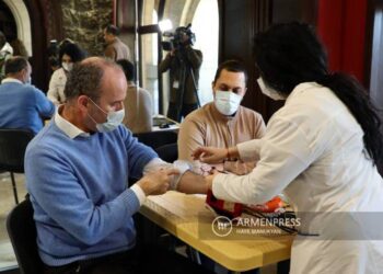 В Армении полную вакцинацию от COVID-19 прошли 858 981 человек
