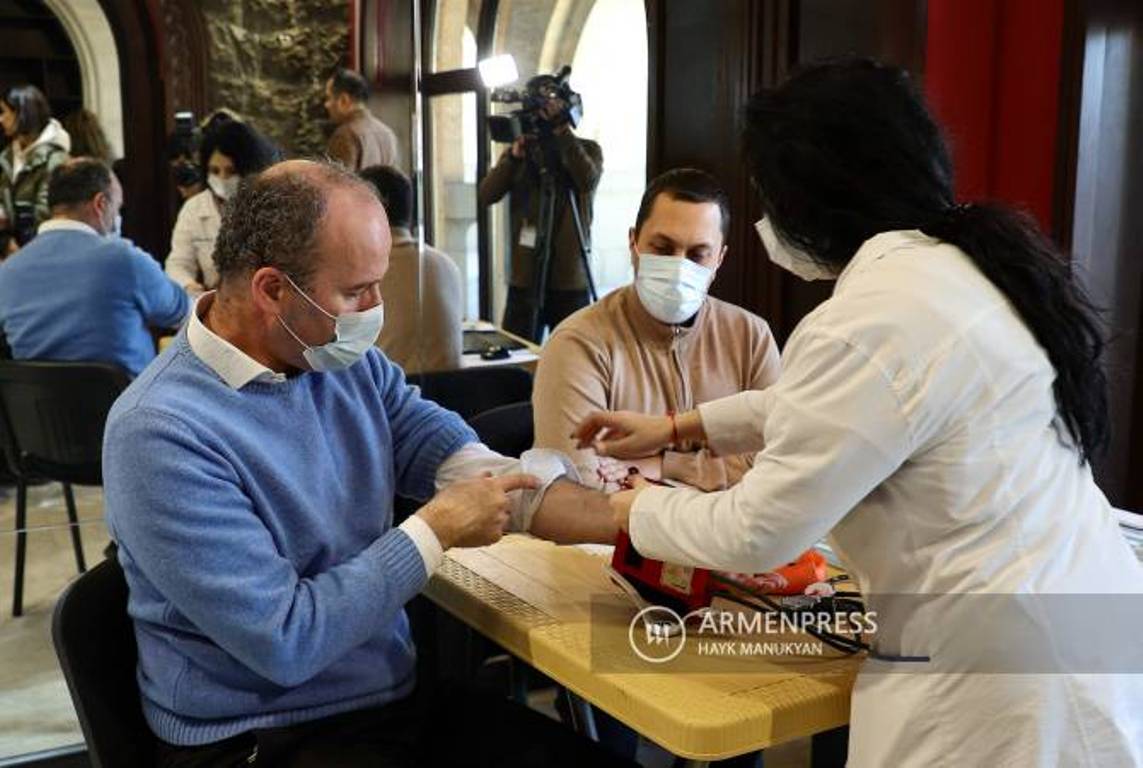 В Армении полную вакцинацию от COVID-19 прошли 858 981 человек