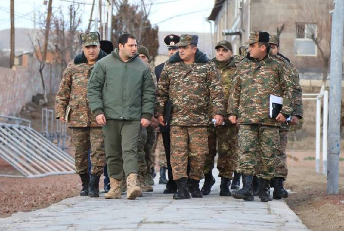 Министр обороны Армении посетил воинские части, дислоцированные на южном направлении