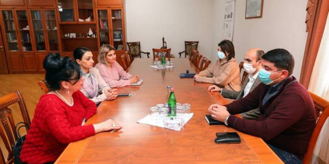 Арцаху нужен профессиональный и массовый спорт: Артак Бегларян принял Назик Авдалян и Марианну Мамян