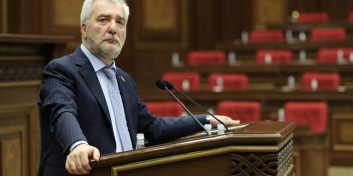 Для достижения долгосрочного мира нужно начать общаться с соседями: Андраник Кочарян