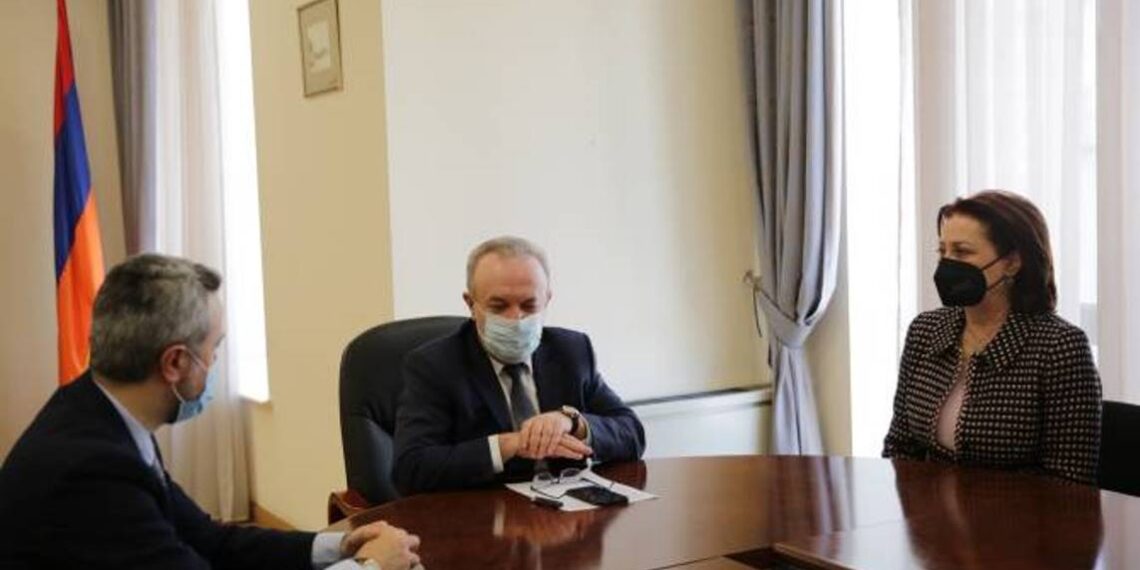 Ваш вклад очень значим для нашего государства: Ваграм Думанян принял Асмик Папян