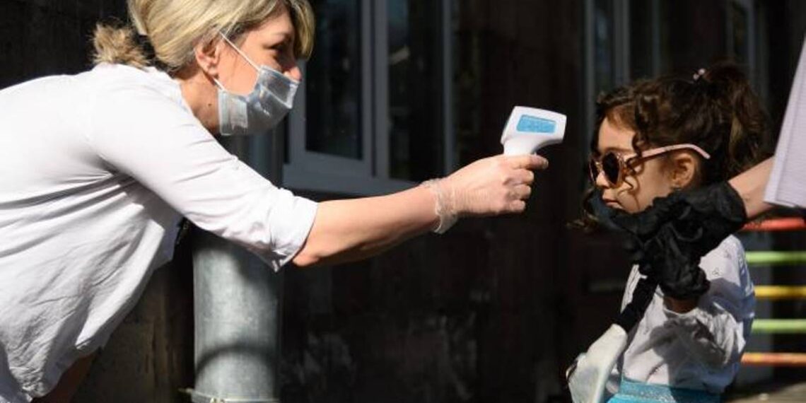 В школах и детских садах зарегистрировано 1 563 случая заболевания COVID-19