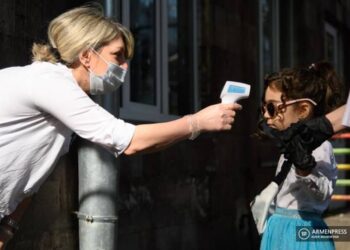 В школах и детских садах зарегистрировано 1 563 случая заболевания COVID-19