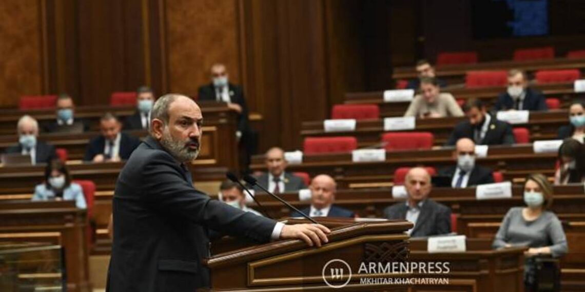 Премьер представил подробности предложения о зеркальном отводе войск