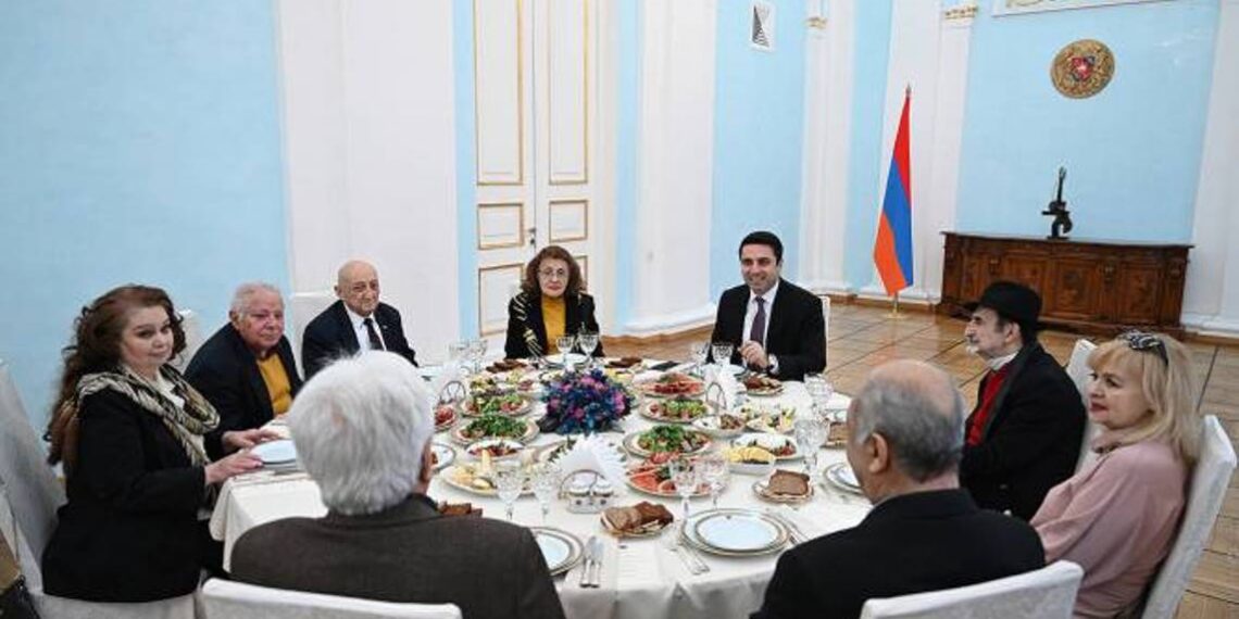 Ален Симонян принял группу культурных деятелей Армении