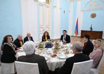 Ален Симонян принял группу культурных деятелей Армении