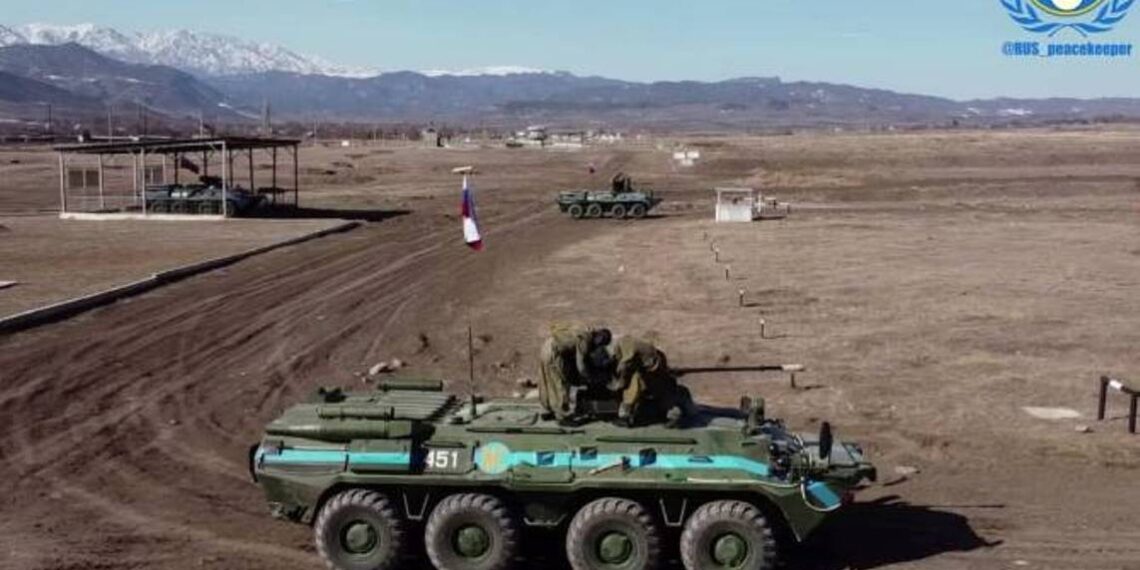 Российские миротворцы провели в Нагорном Карабахе учения с использованием БТР-82А
