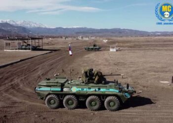 Российские миротворцы провели в Нагорном Карабахе учения с использованием БТР-82А