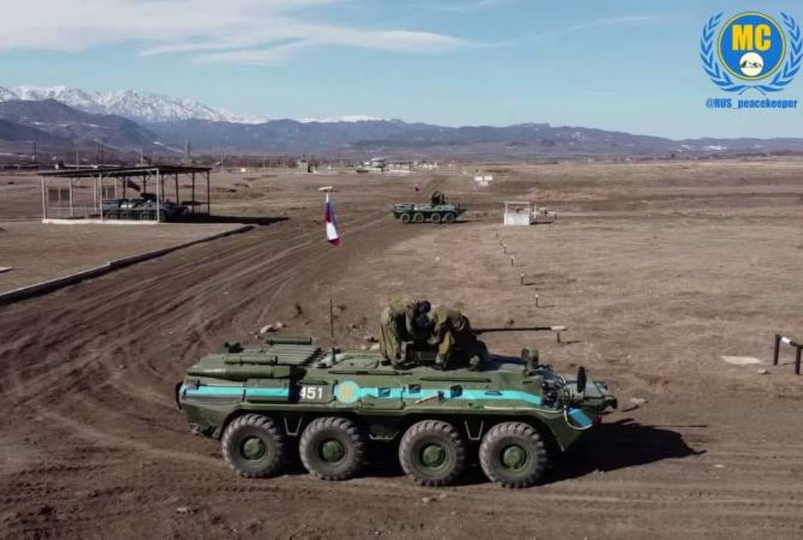 Российские миротворцы провели в Нагорном Карабахе учения с использованием БТР-82А