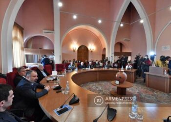 Курды и таты в Азербайджане ассимилировались, но достигли высших высот власти. Давид Бабаян