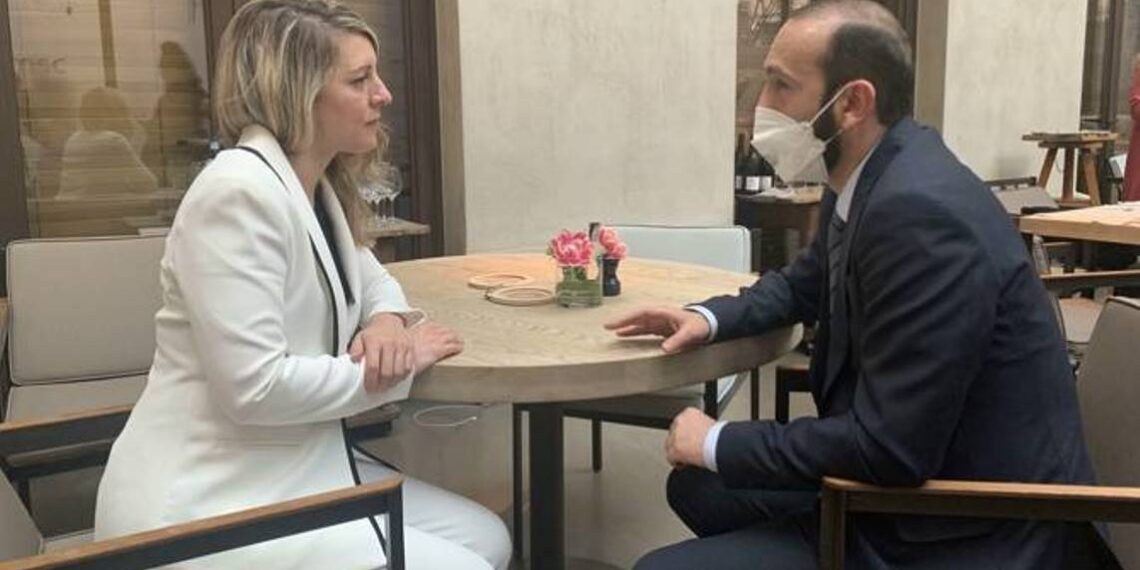 Главы МИД Армении и Канады обсудили важные вопросы международной и региональной повестки дня