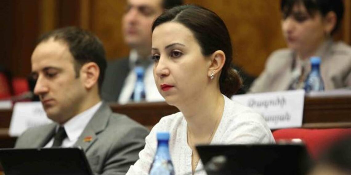 Для участия в заседаниях комиссий ПА «Евронест» в Армению прибыли 2 азербайджанских депутата