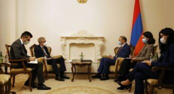 Секретарь Совбеза Армении представил послу Швеции позицию Еревана по Нагорному Карабаху
