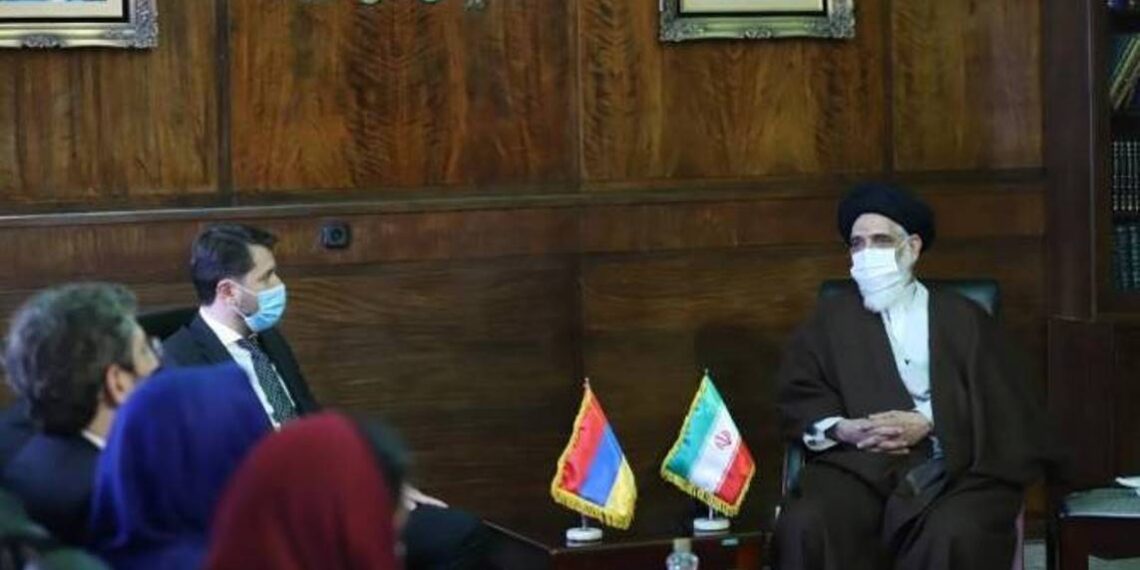 Делегация во главе с министром юстиции Армении встретилась с председателем Верховного суда ИРИ