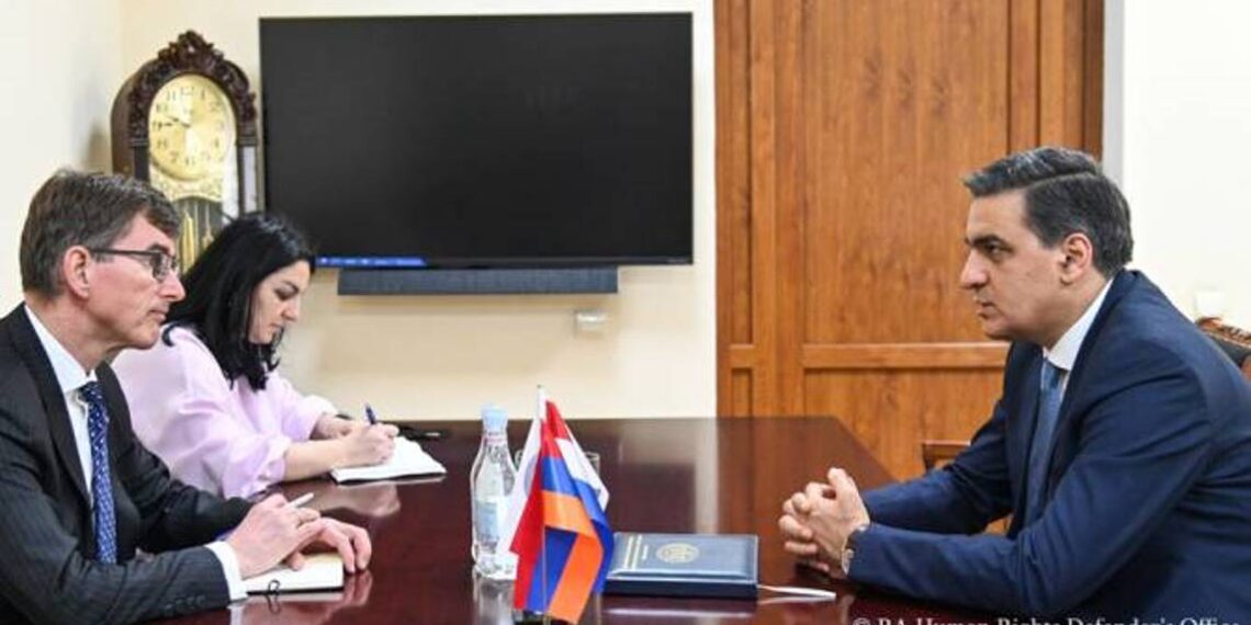 Арман Татоян представил послу Нидерландов в Армении нарушения прав жителей пограничных общин азербайджанскими ВС