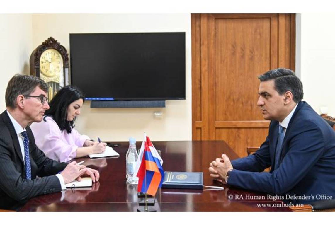 Арман Татоян представил послу Нидерландов в Армении нарушения прав жителей пограничных общин азербайджанскими ВС