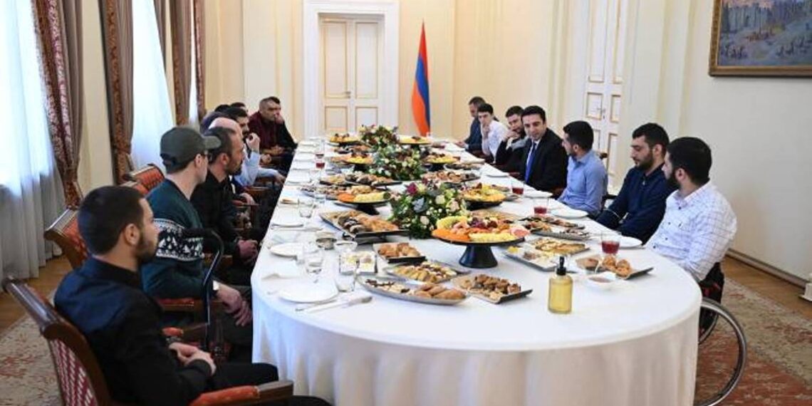 Ален Симонян принял группу участников трех Арцахских войн