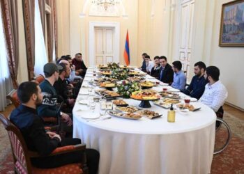 Ален Симонян принял группу участников трех Арцахских войн