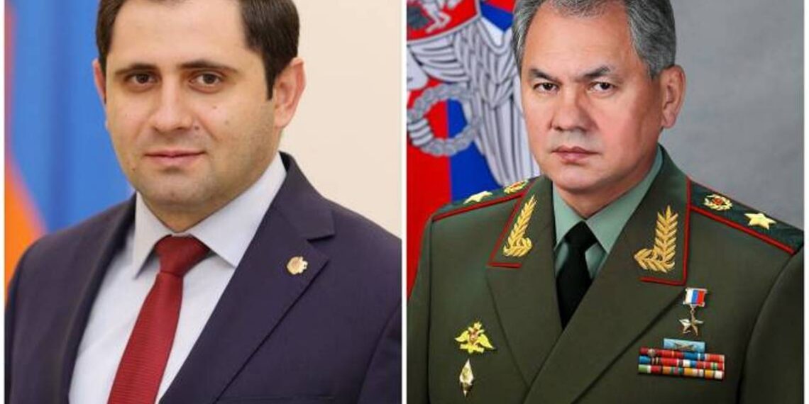 Делегация, возглавляемая министром обороны Армении, выехала в Россию