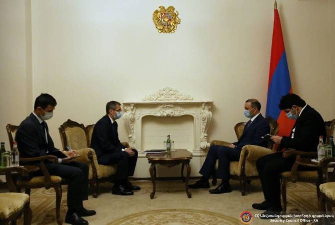 Армен Григорян и посол Казахстана обсудили экономические и политические вопросы, представляющие взаимный интерес
