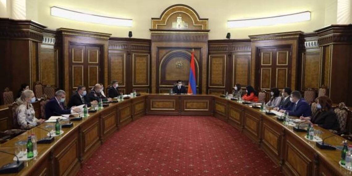 Против COVID-19 можно вакцинироваться через 14 дней после выздоровления: состоялось заседание комиссии