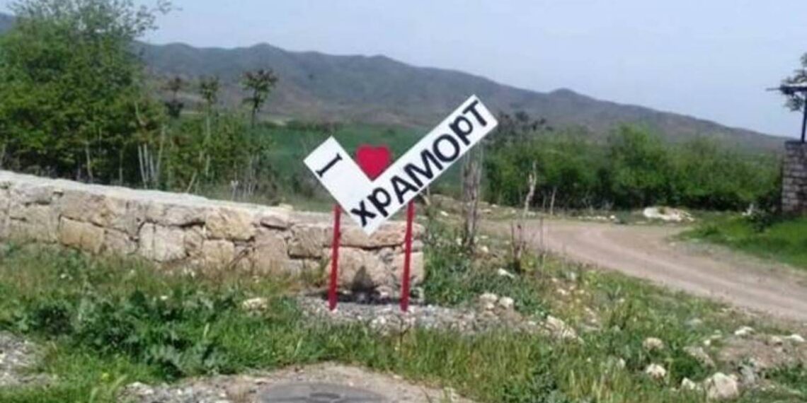 Полиция и российские миротворцы в Храморте, ведутся переговоры. Унан Тадевосян