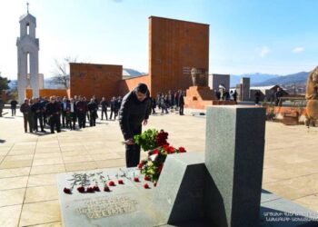 Президент Арцаха почтил память жертв сумгаитских погромов