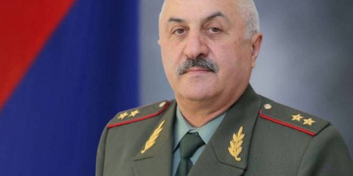 Обязанности начальника Генштаба ВС Армении будет исполнять генерал-лейтенант Камо Кочунц