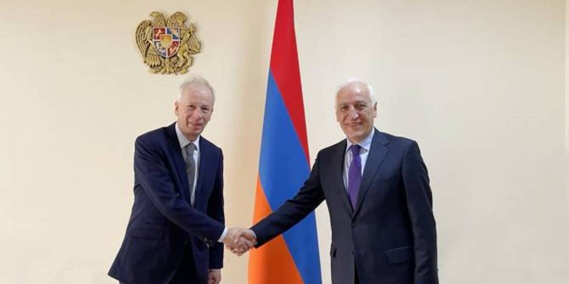 Министр высокотехнологической промышленности Армении провел встречу со специальным посланником Канады