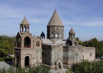 Первопрестольный Эчмиадзин призвал международное сообщество отреагировать на культурный геноцид Баку