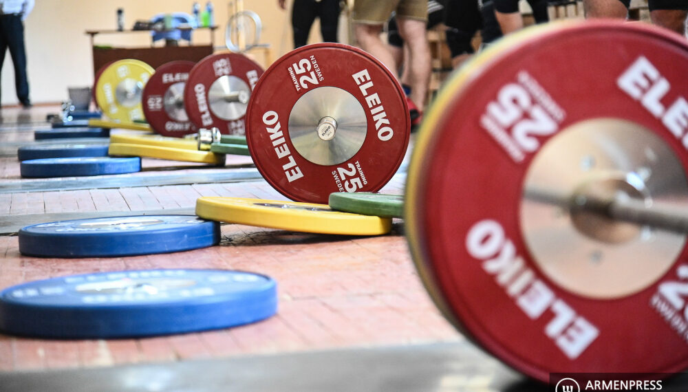 В Ереване завершился чемпионат Армении по тяжелой атлетике среди мужчин
