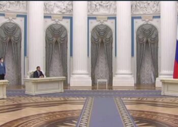 Россия признала ЛНР и ДНР