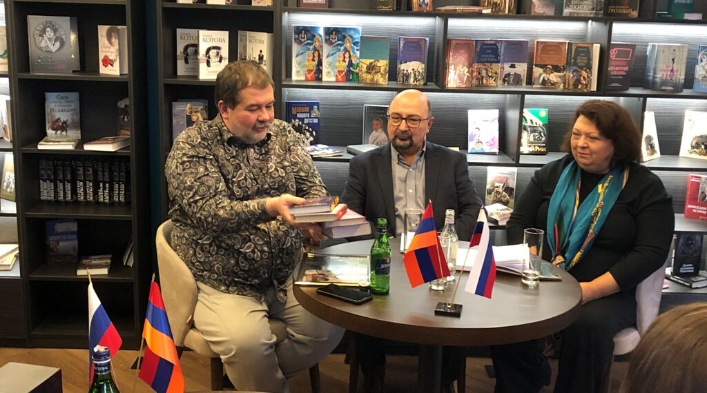 Известный писатель-фантаст Сергей Лукьяненко решил «перезагрузиться» в Армении