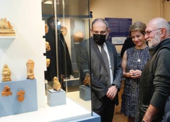 Никол Пашинян и Анна Акопян посетили Музей истории Армении